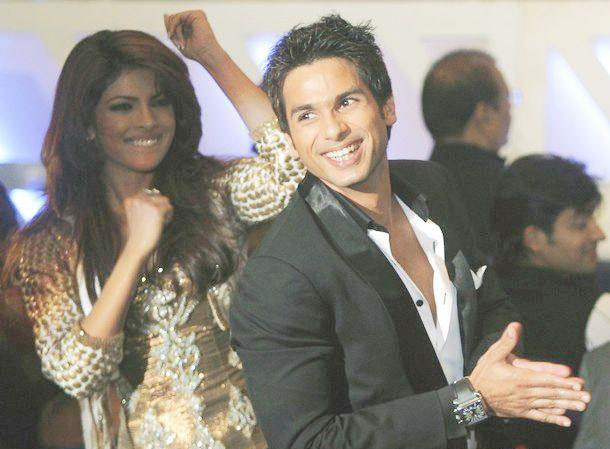 Check out Shahid- Priyanka dancing on retro song in Kunal Kohli's next